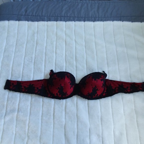 🌵 Torrid Curve Red / Black 44H Strapless  Bra - Picture 1 of 12